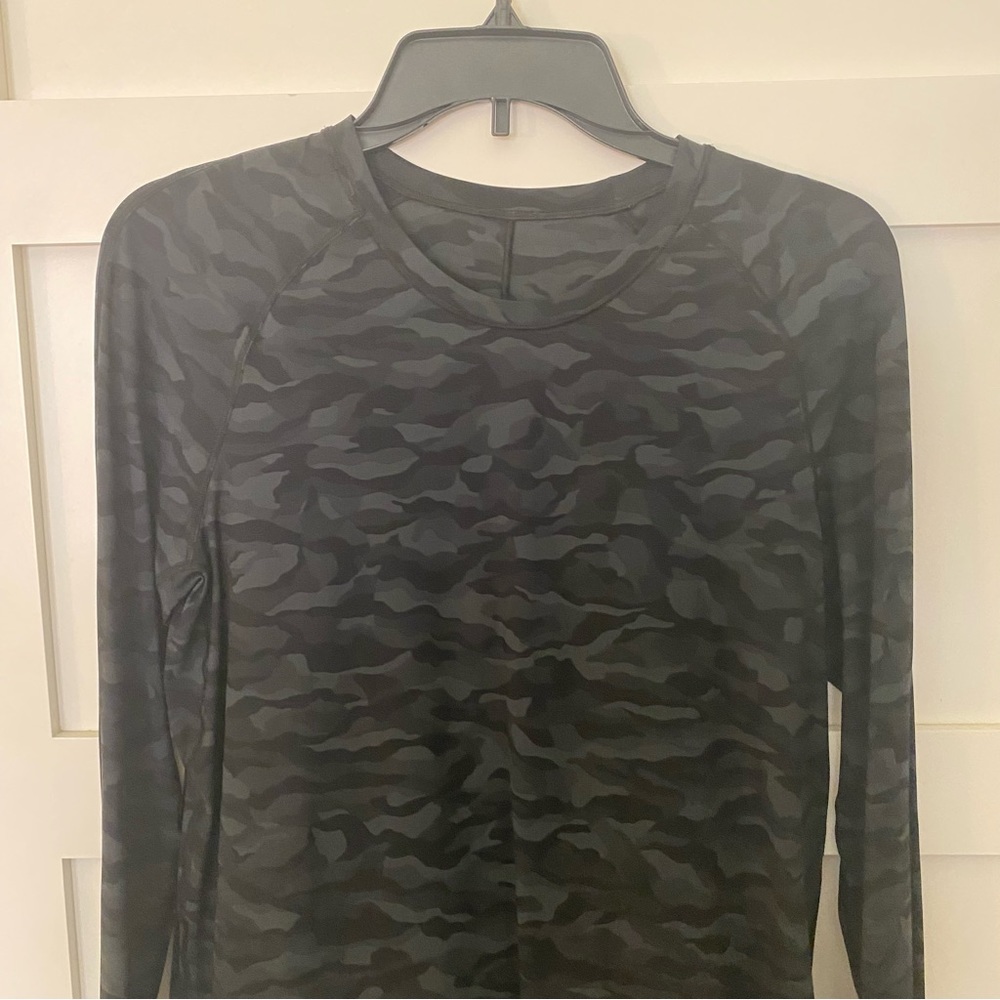 Lululemon long sleeve workout top - Picture 4 of 6